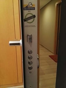 diferencia puerta blindada y puerta acorazada diferencia puerta blindada y puerta acorazada