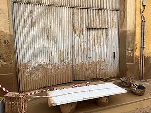 Arreglar puertas de garaje en Valencia tras la DANA Arreglar puertas de garaje en Valencia tras la DANA