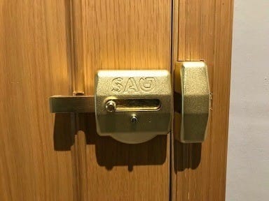 reforzar-puertas-de-madera-con-cerrojos-SAG-valencia